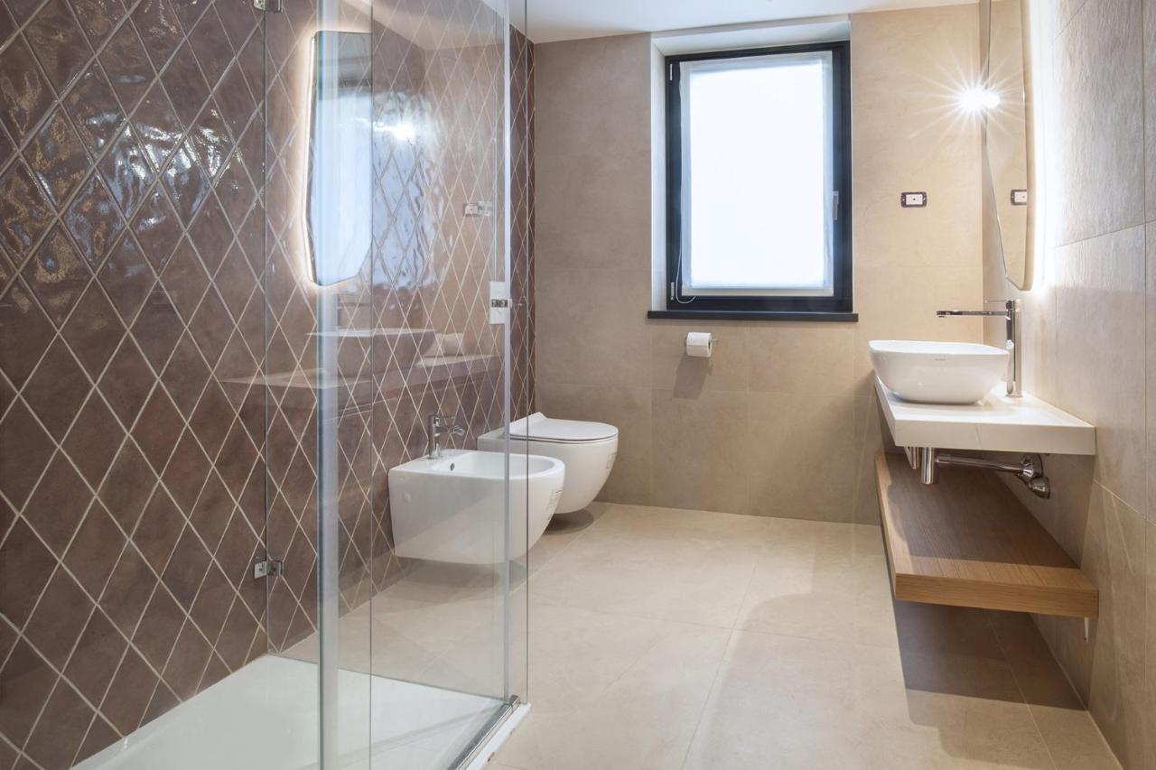 Villa Divina - Apt Icona Con Piscina E Vista Lago Кастеллетто-ді-Бренцоне Екстер'єр фото