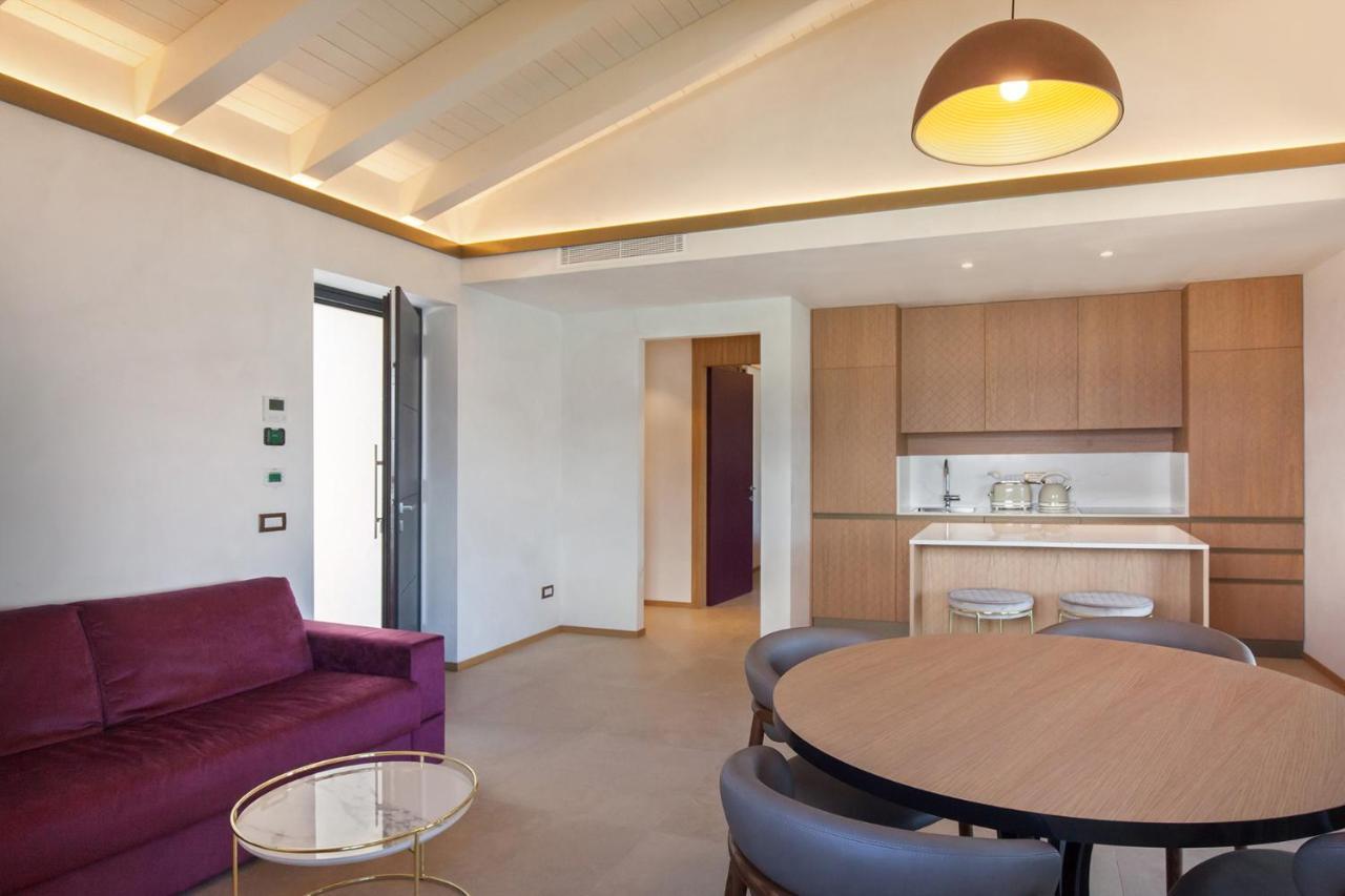Villa Divina - Apt Icona Con Piscina E Vista Lago Кастеллетто-ді-Бренцоне Екстер'єр фото