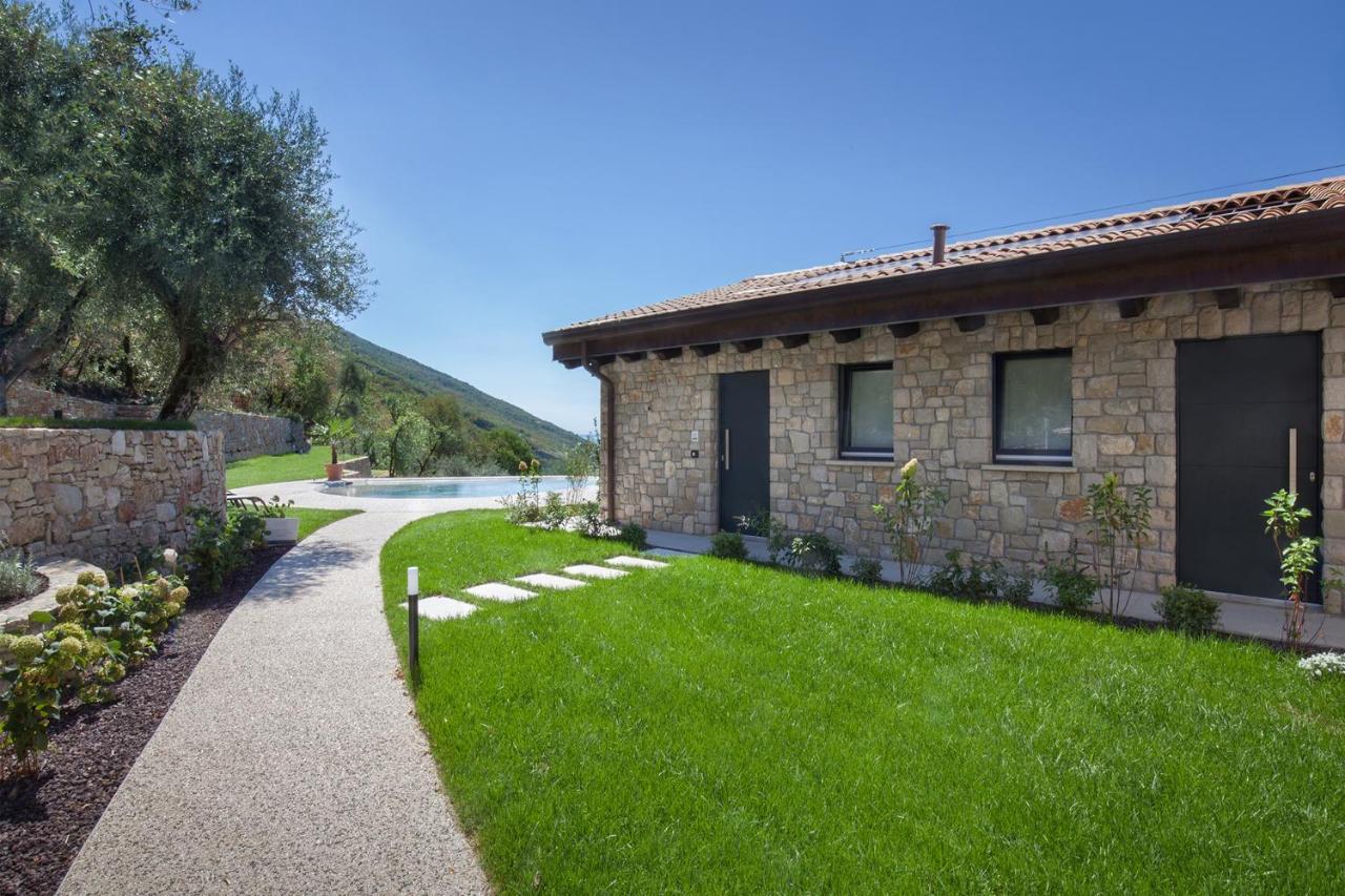 Villa Divina - Apt Icona Con Piscina E Vista Lago Кастеллетто-ді-Бренцоне Екстер'єр фото
